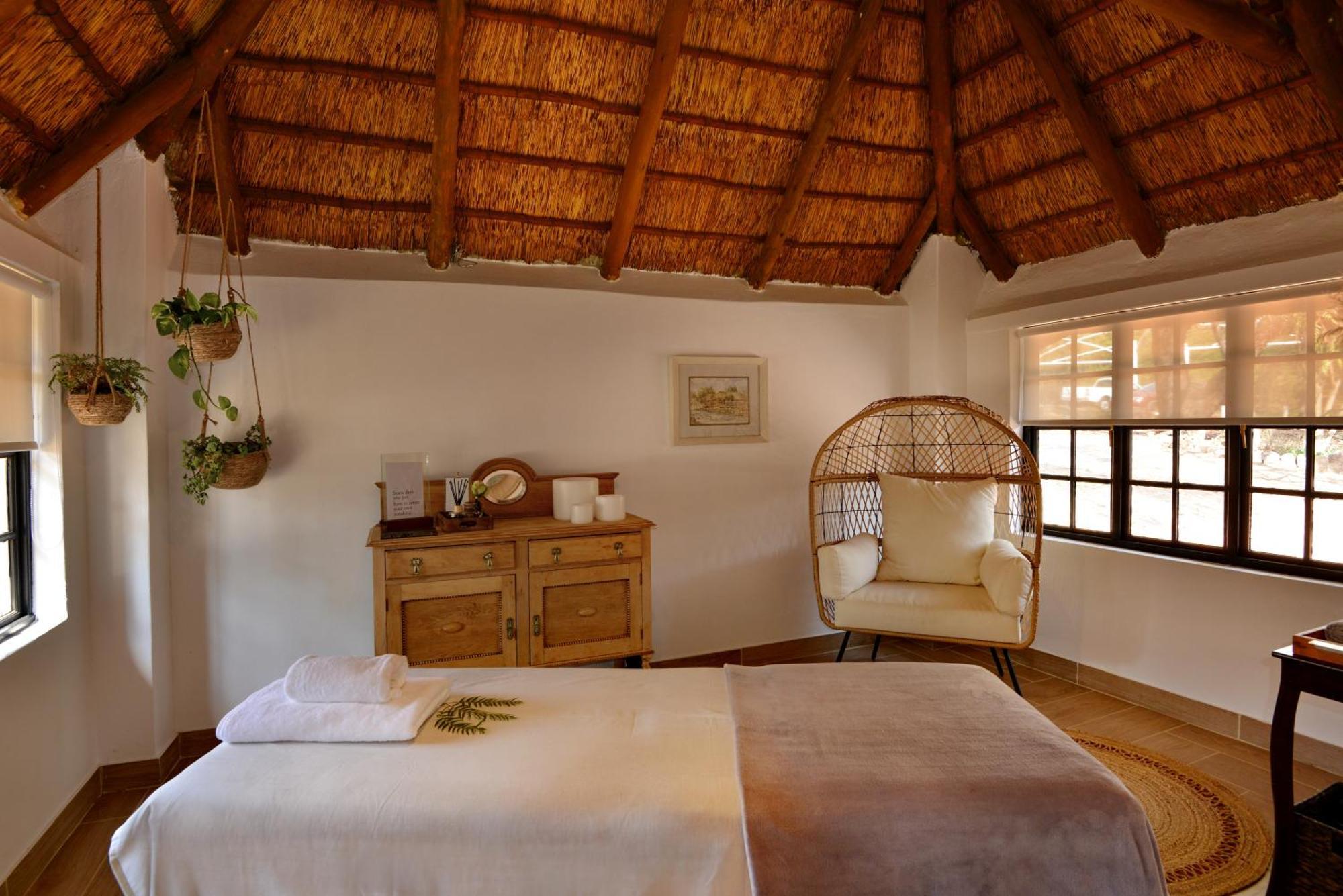 Thanda Manzi Country Hotel Centurion Esterno foto